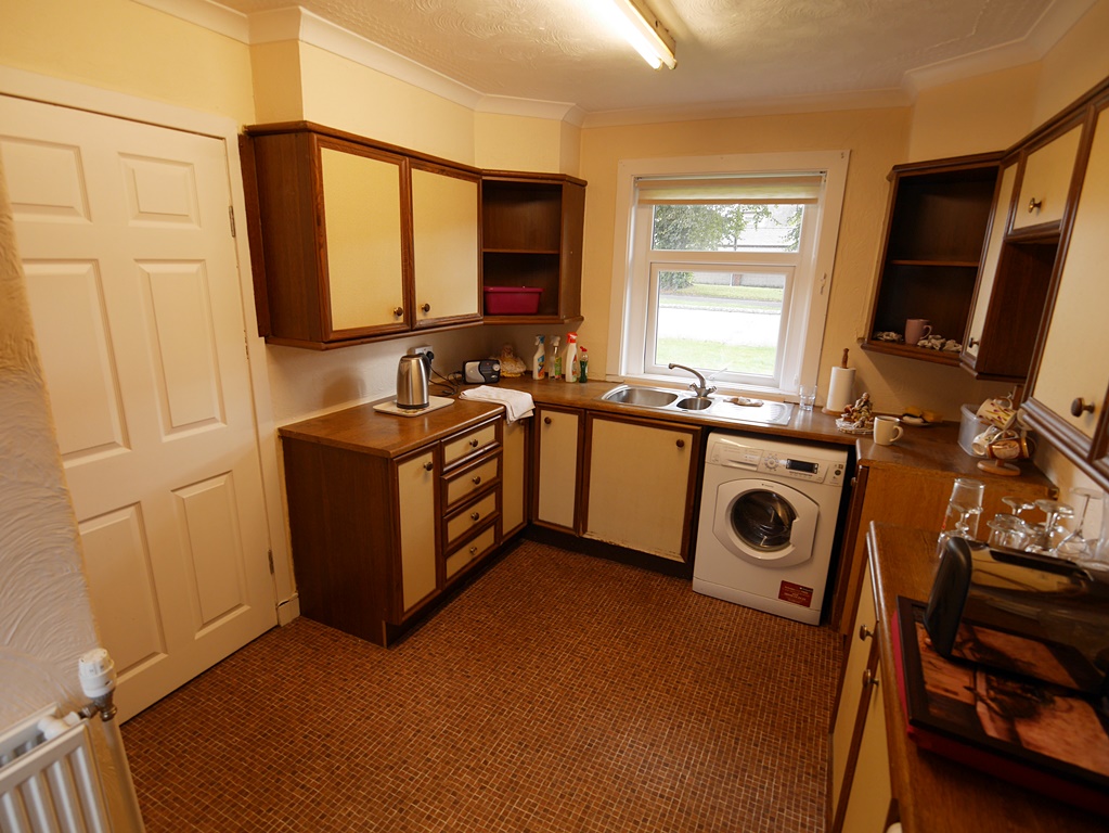 16 Portland Drive, Dumfries, DG2 9DB Braidwoods Solicitors & Estate