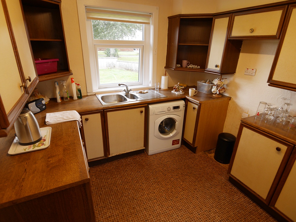 16 Portland Drive, Dumfries, DG2 9DB Braidwoods Solicitors & Estate