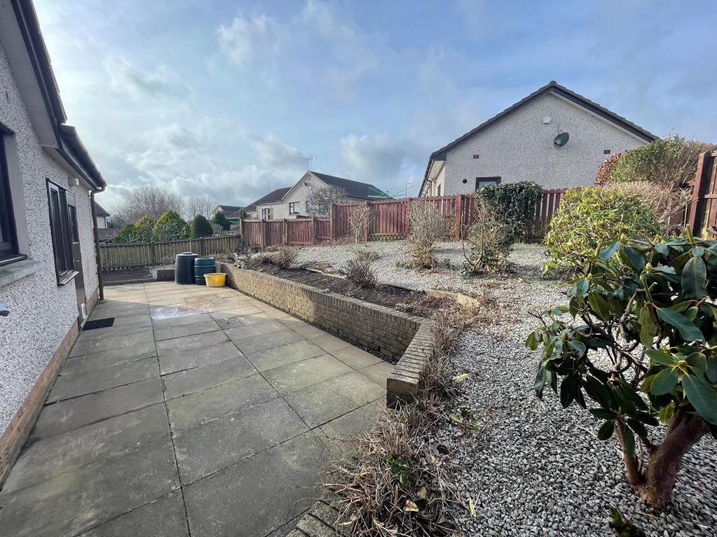 2 Yarrow Drive, Dumfries, DG2 9HL Braidwoods Solicitors & Estate Agents