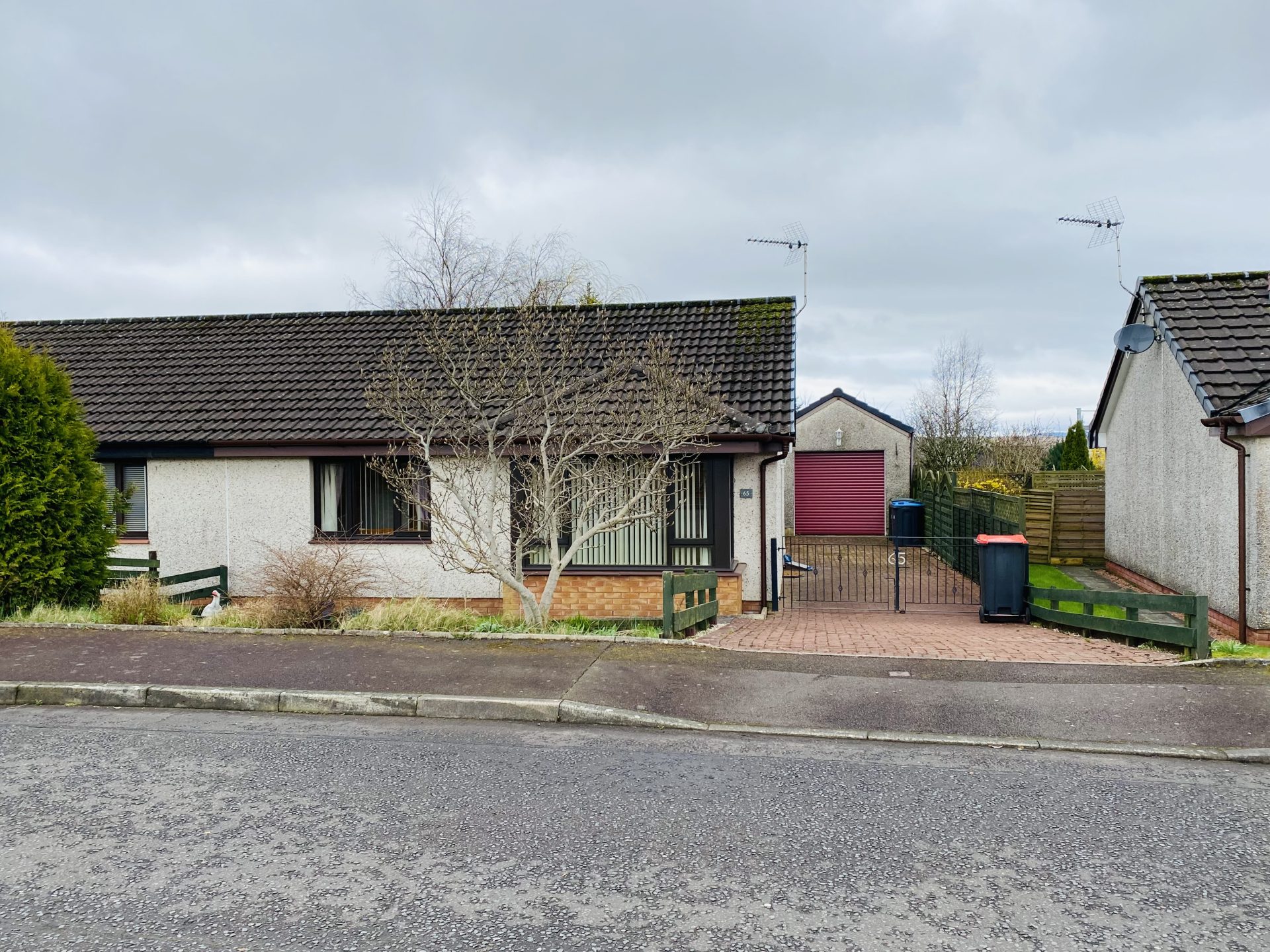 65 Dryfe Park, Lockerbie, DG11 2AD Braidwoods Solicitors & Estate Agents